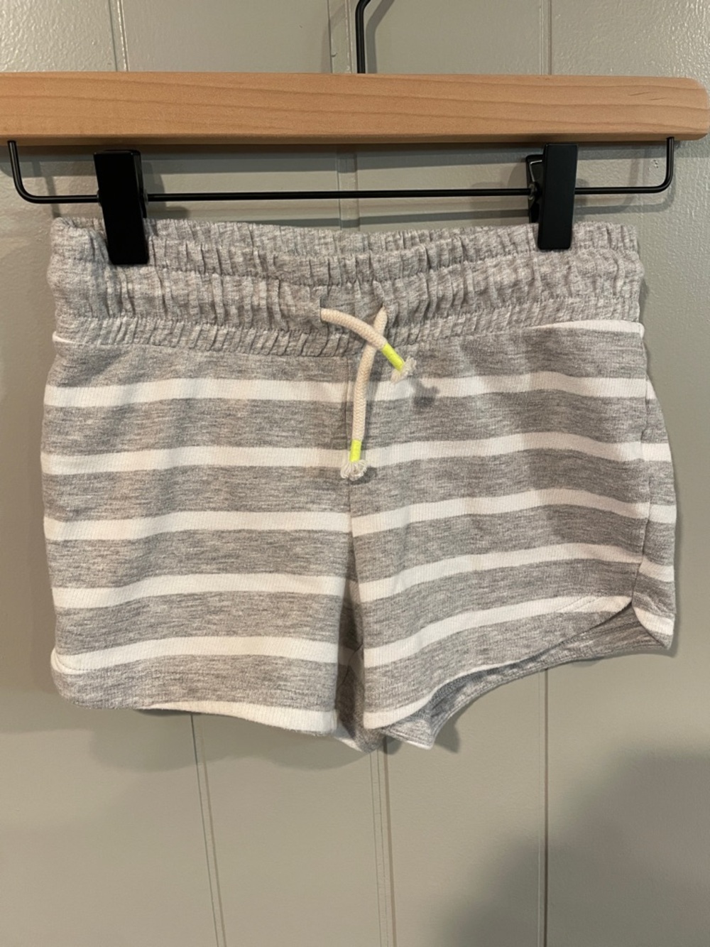 Cat & Jack Gray and White Striped Drawstring Shorts Size Medium (7/8)